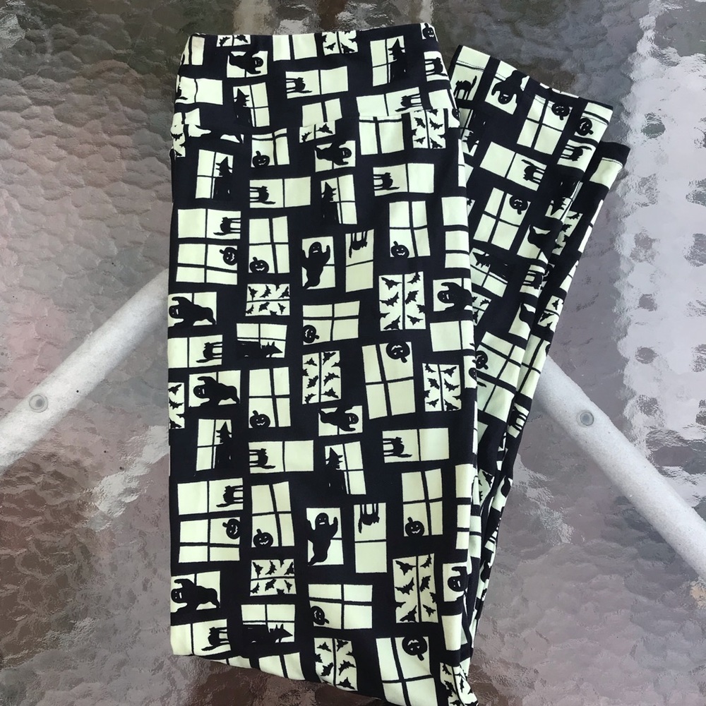 EUC TC2 LuLaRoe Halloween Haunted House leggings